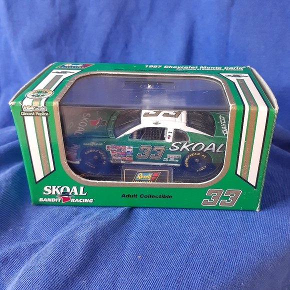 NIB Revell Nascar #33 Ken Schrader 1997 Skoal Bandit Racing Chev $12.50 🇨🇦SHIP - Picture 2 of 15